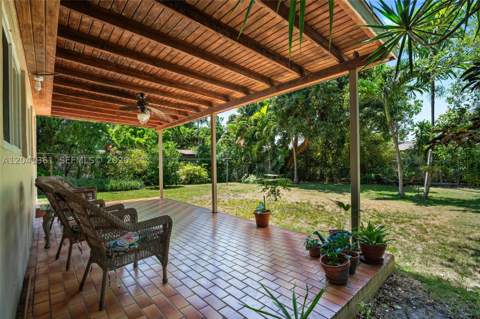 2750 NW 4th St, Miami FL - photo 23 of 39
