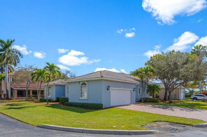 4 bedroom SingleFamilyResidence at 2570 SE 4th Place, Keys-Gate No 1, Homestead — photo 2