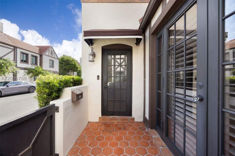 2 bedroom SingleFamilyResidence at 408 Viscaya Ave, The French Village, Coral Gables — photo 3