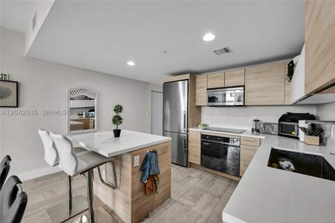 16385 Biscayne Blvd 1020, North Miami Beach FL - photo 7 of 26
