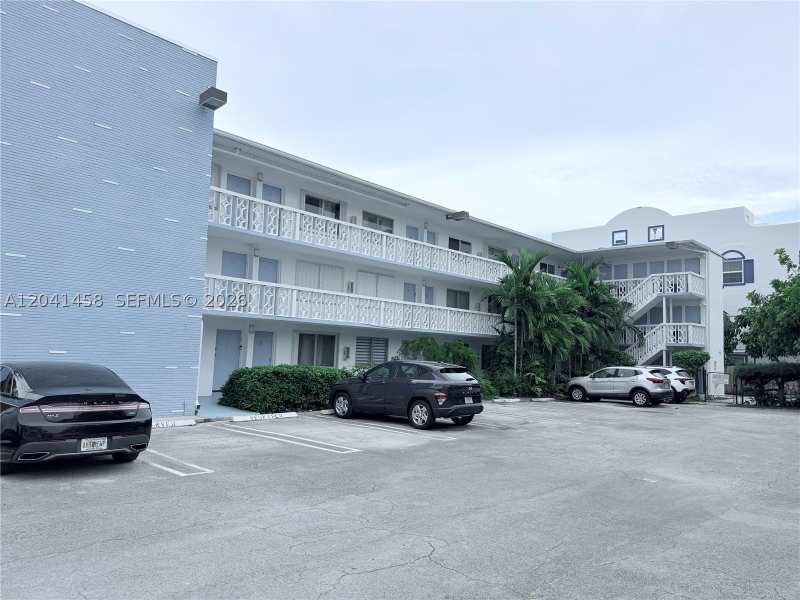 1 bedroom Condominium at 1120 102nd St 21, Golden Key Cndo, Bay Harbor Islands — photo 1