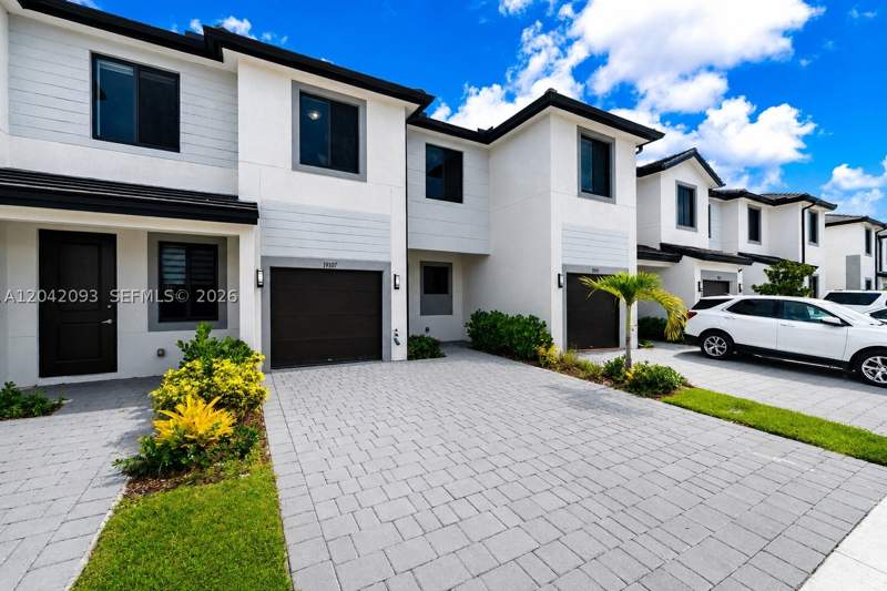 3 bedroom Townhouse at 19107 SW 344th Ter, Century Park Square, Homestead — photo 2
