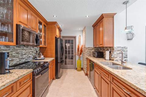 15031 SW 154th Ter, Miami FL - photo 12 of 37