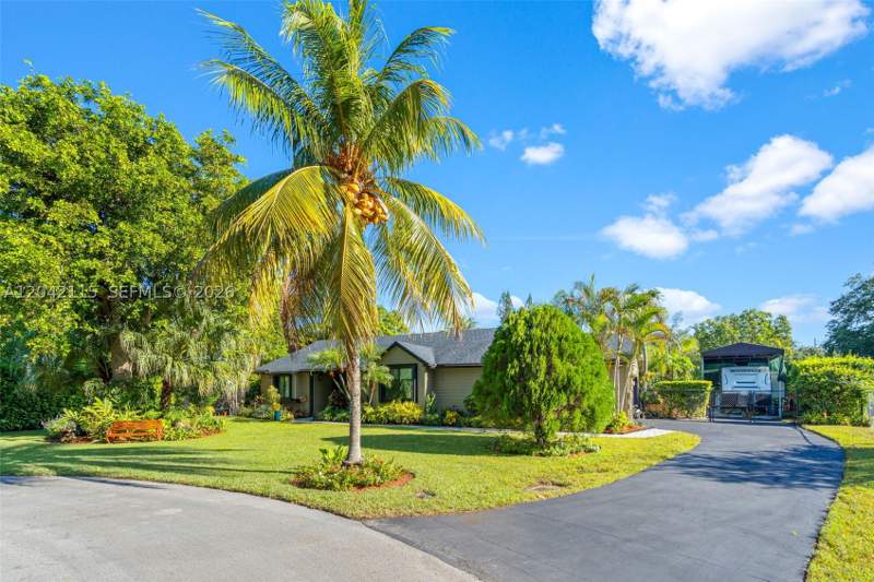 3 bedroom SingleFamilyResidence at 15031 SW 154th Ter, Kings Grant East, Miami — photo 3
