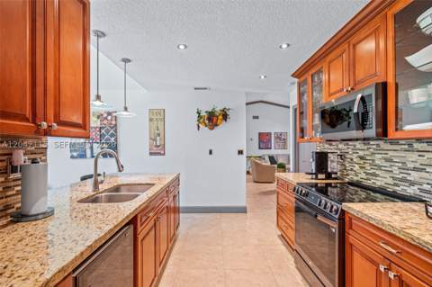 15031 SW 154th Ter, Miami FL - photo 9 of 37