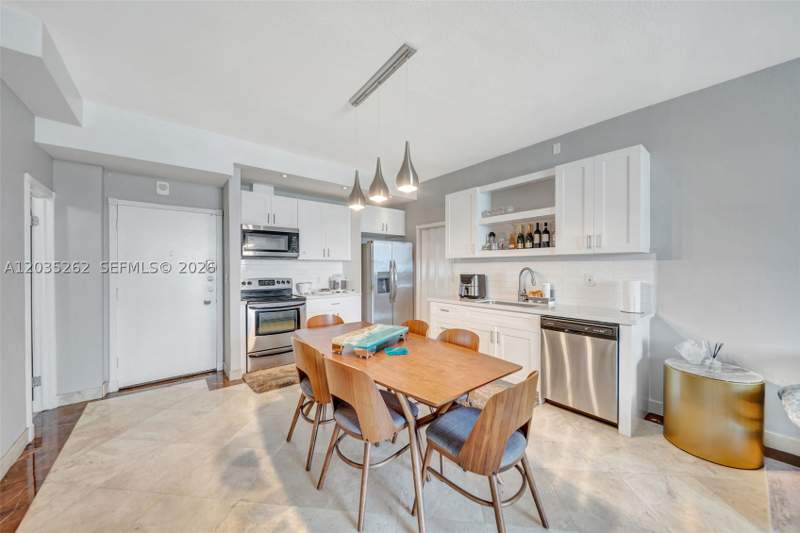 1 bedroom Condominium at 5005 Collins Ave Ph02, Carriage Club North, Miami Beach — photo 3