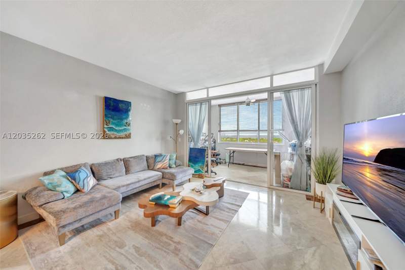 1 bedroom Condominium at 5005 Collins Ave Ph02, Carriage Club North, Miami Beach — photo 5