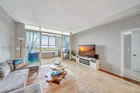 5005 Collins Ave Ph02, Miami Beach FL - photo 7 of 32