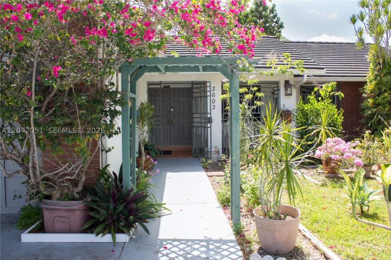 4 bedroom SingleFamilyResidence at 3603 SW 138th Ct, Martin Sub, Miami — photo 3