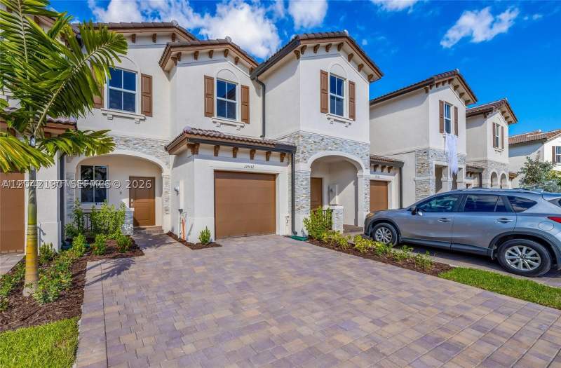 3 bedroom Townhouse at 12532 NW 23rd Pl, Golf Ests 1st Addn, Miami — photo 3