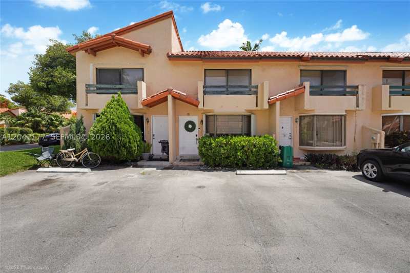 2 bedroom Townhouse at 10137 SW 77th Ct, Dadeland Cove Sec 2, Miami — photo 1