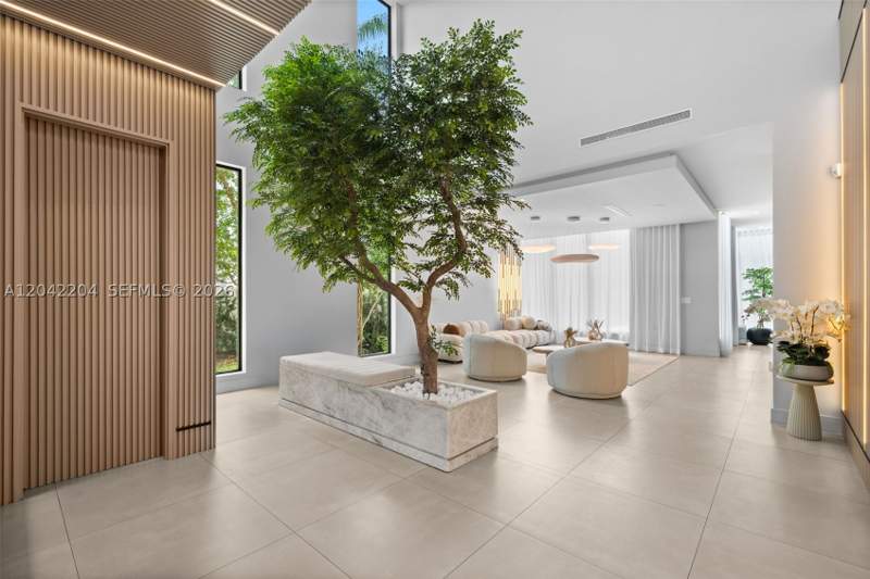 4 bedroom SingleFamilyResidence at 6814 NW 104th Ct, Grand Floridian Estates, Doral — photo 4