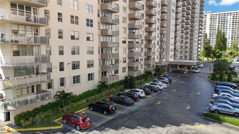 2 bedroom Condominium at 250 174th St 1211, Winston Towers 100 Condo, Sunny Isles Beach — photo 5