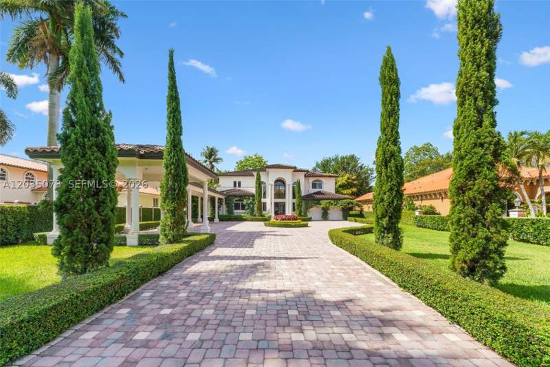 5 bedroom SingleFamilyResidence at 13470 SW 32nd St, J G Heads Farms Sub, Miami — photo 3
