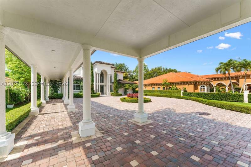 5 bedroom SingleFamilyResidence at 13470 SW 32nd St, J G Heads Farms Sub, Miami — photo 4