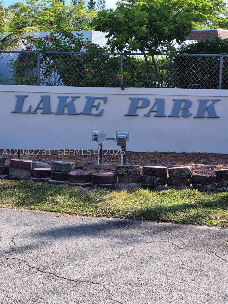 2 bedroom Condominium at 942 NE 199th St 4G, Lake Park Condo No 1 - Bl, Miami — photo 1