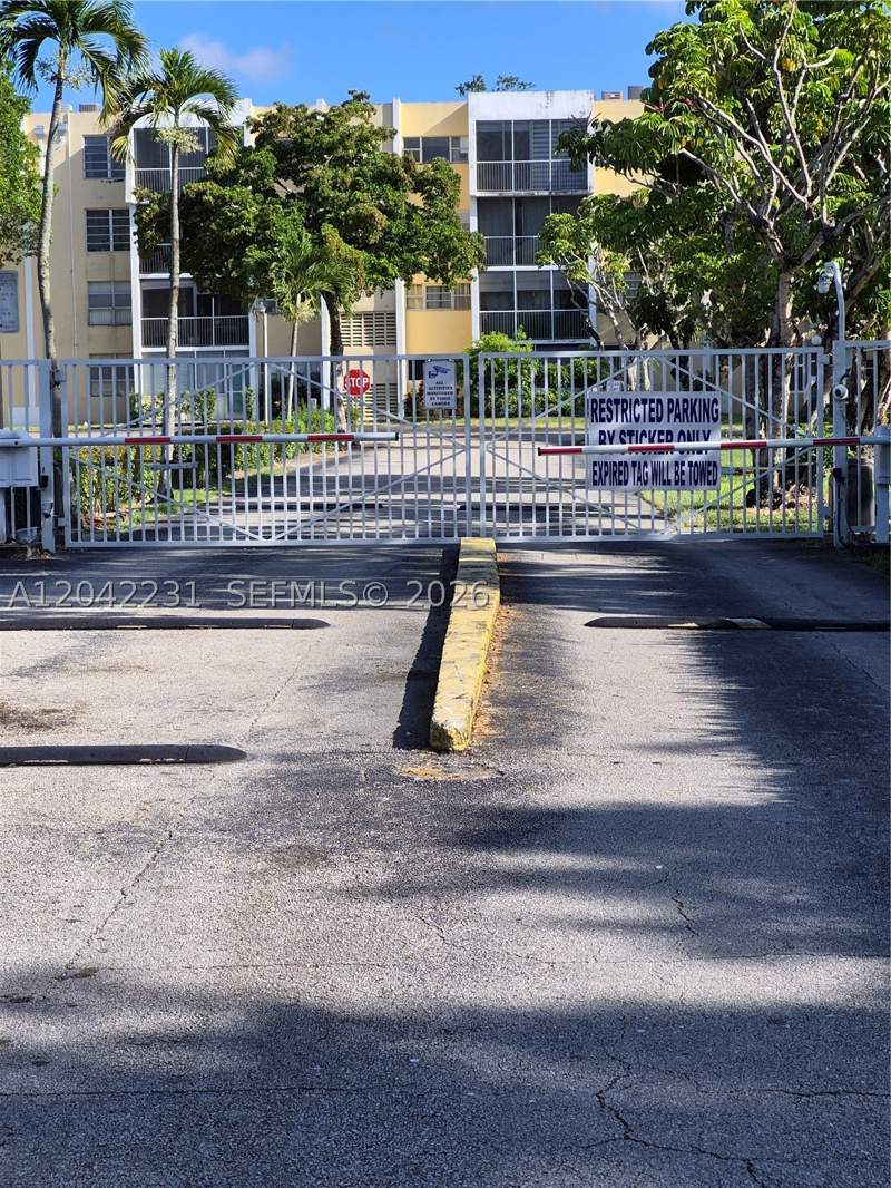 2 bedroom Condominium at 942 NE 199th St 4G, Lake Park Condo No 1 - Bl, Miami — photo 2