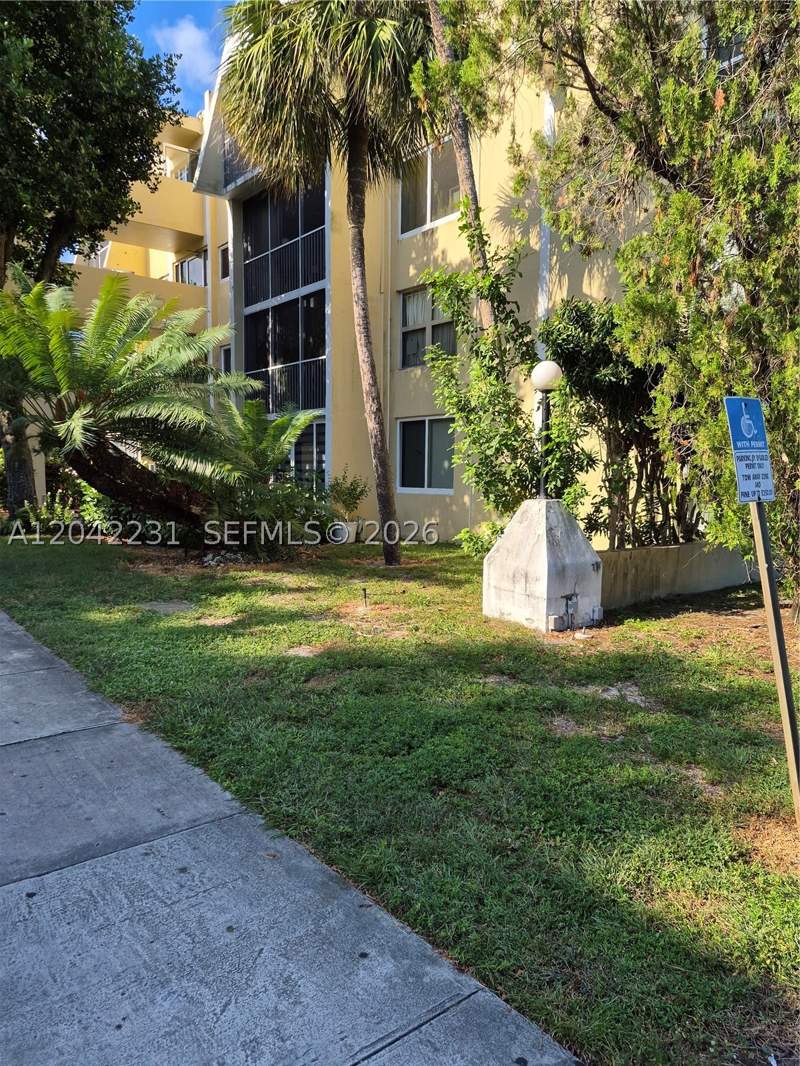 2 bedroom Condominium at 942 NE 199th St 4G, Lake Park Condo No 1 - Bl, Miami — photo 5