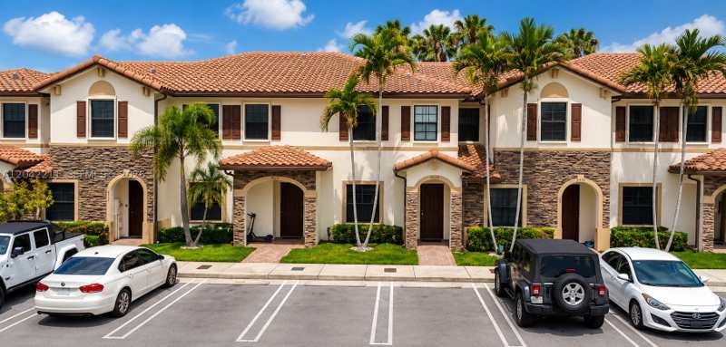 2 bedroom Townhouse at 8954 W 35th Way, Bellagio Villas, Hialeah — photo 1