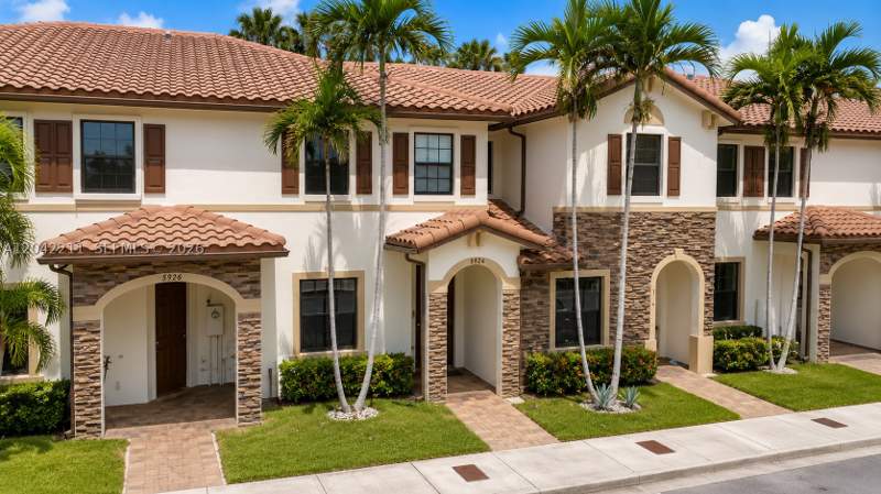 2 bedroom Townhouse at 8954 W 35th Way, Bellagio Villas, Hialeah — photo 2