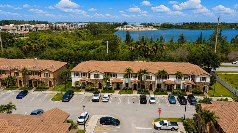 2 bedroom Townhouse at 8954 W 35th Way, Bellagio Villas, Hialeah — photo 3