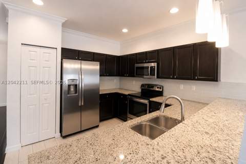 8954 W 35th Way, Hialeah FL - photo 7 of 24