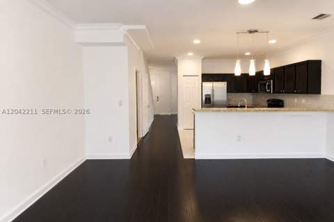 8954 W 35th Way, Hialeah FL - photo 9 of 24