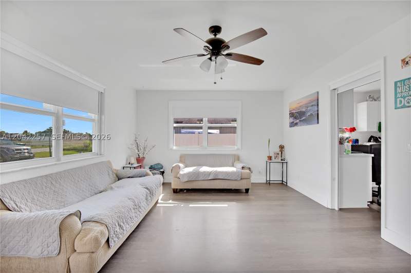 3 bedroom SingleFamilyResidence at 11940 SW 212th St, Symmes-Sharman Tract, Miami — photo 4