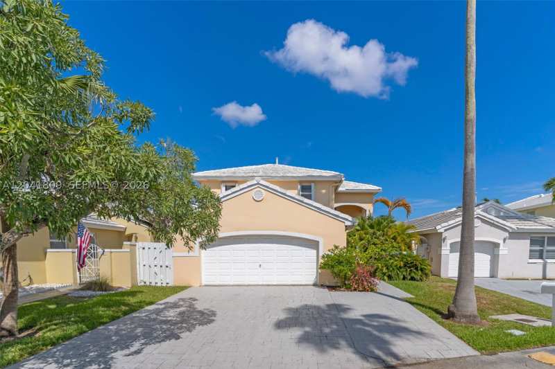 3 bedroom SingleFamilyResidence at 4766 SW 154th Ave, Lakes Of The Meadow-Meado, Miami — photo 1