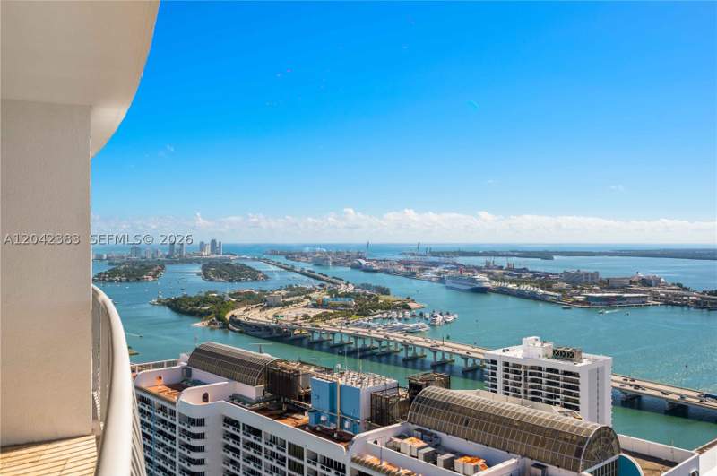 1 bedroom Condominium at 1750 N Bayshore Dr 5212, Opera Tower Condo, Miami — photo 2