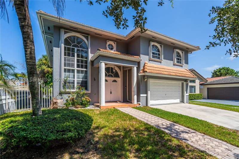 5 bedroom SingleFamilyResidence at 15251 NW 89th Ave, West Lakes Gardens 1st Ad, Miami Lakes — photo 2