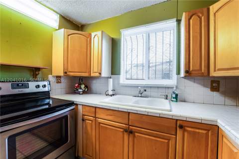 11941 SW 4th St, Miami FL - photo 10 of 40