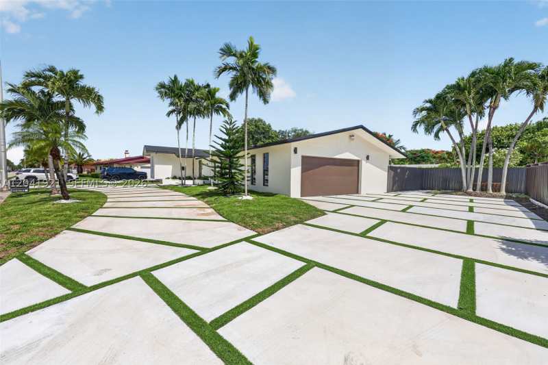 3 bedroom SingleFamilyResidence at 8430 SW 88th St, Gale Ranch Ests, Miami — photo 1