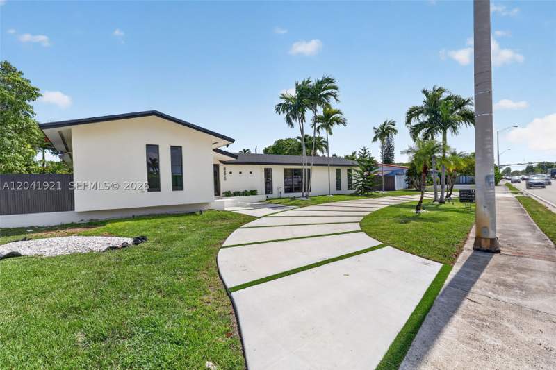 3 bedroom SingleFamilyResidence at 8430 SW 88th St, Gale Ranch Ests, Miami — photo 4