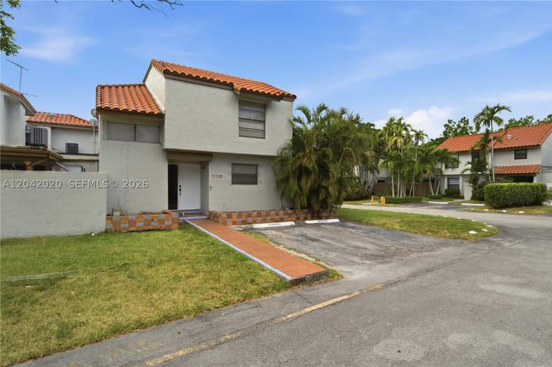 3 bedroom Villa at 10327 NW 9th St Cir 1-7, Caribbean Springs Village, Miami — photo 2