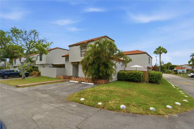 3 bedroom Villa at 10327 NW 9th St Cir 1-7, Caribbean Springs Village, Miami — photo 3