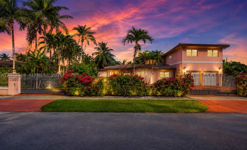 6 bedroom SingleFamilyResidence at 3135 SW 80th Ave, Coral Way Homesites, Miami — photo 1