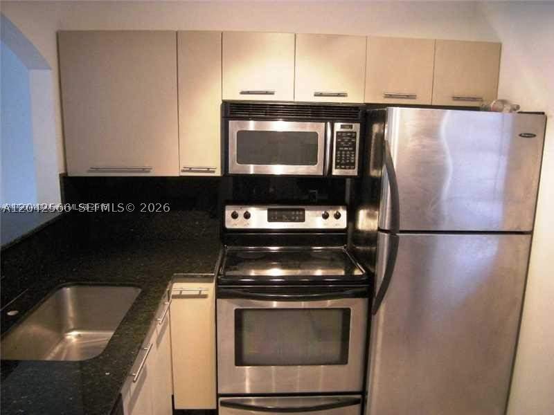 1 bedroom Condominium at 701 Euclid Ave 403, 701 Euclid Gardens Condo, Miami Beach — photo 2