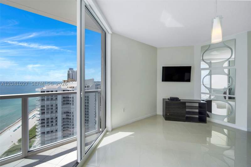 2 bedroom Condominium at 16699 Collins Ave 3309, La Perla Condo, Sunny Isles Beach — photo 4