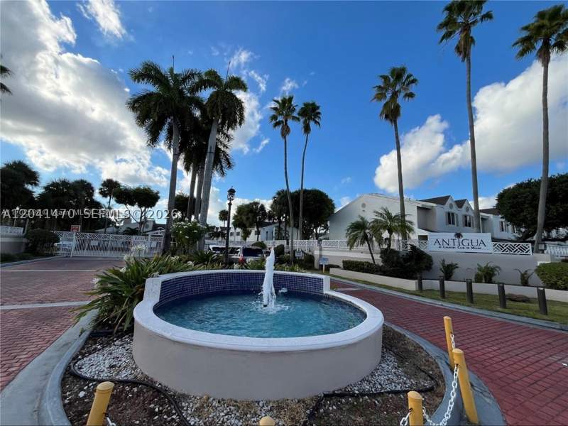 1 bedroom Townhouse at 17515 NW 67th Ct G-22, Antigua At Cntry Clubof M, Hialeah — photo 4