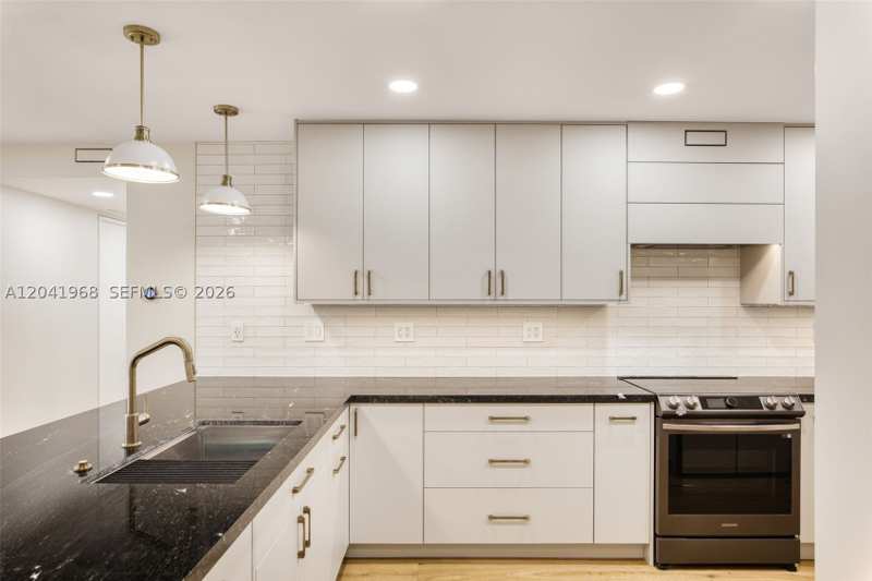 2 bedroom Condominium at 100 Edgewater Dr 142, Waters Edge Of Coral Gabl, Coral Gables — photo 1