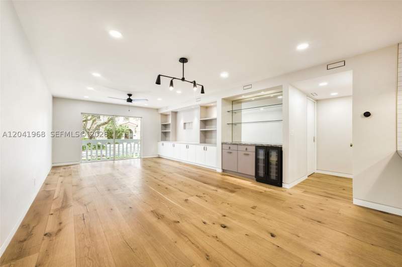 2 bedroom Condominium at 100 Edgewater Dr 142, Waters Edge Of Coral Gabl, Coral Gables — photo 2
