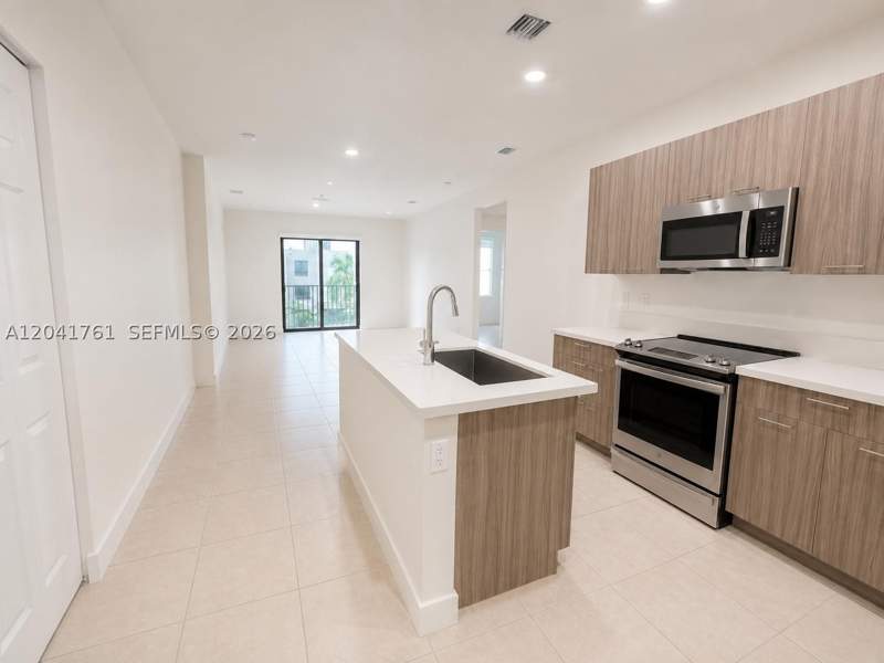 3 bedroom Condominium at 4636 NW 84th Ave 45, Downtown Doral South Phas, Doral — photo 2
