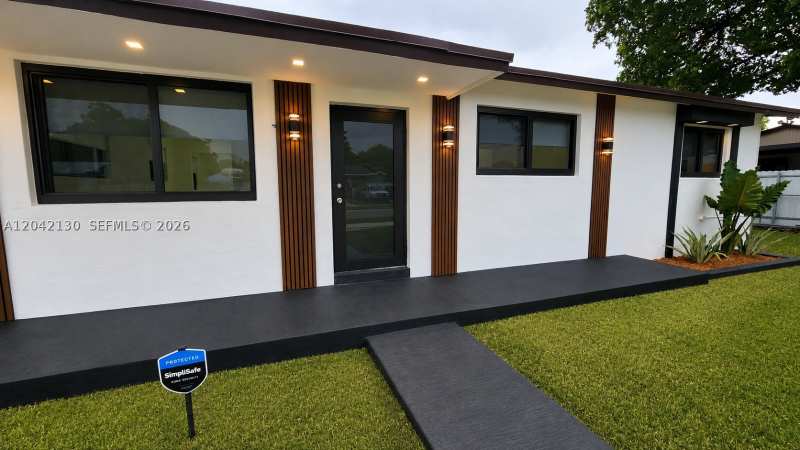 3 bedroom SingleFamilyResidence at 19721 SW 114th Pl, So Miami Heights Addn V, Miami — photo 1