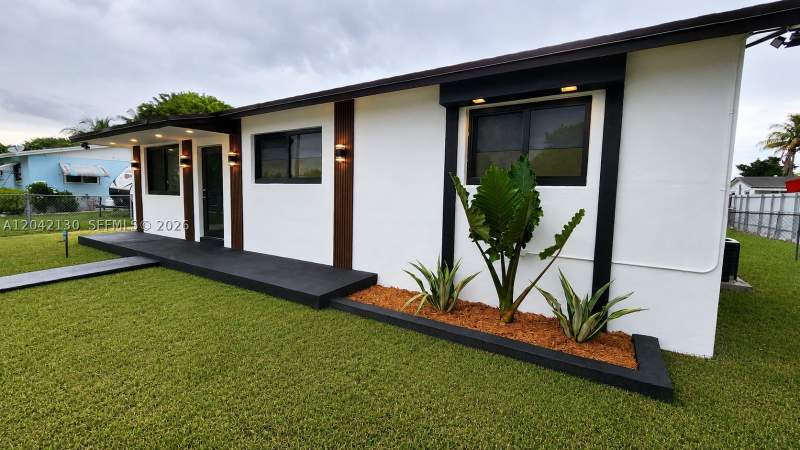 3 bedroom SingleFamilyResidence at 19721 SW 114th Pl, So Miami Heights Addn V, Miami — photo 2
