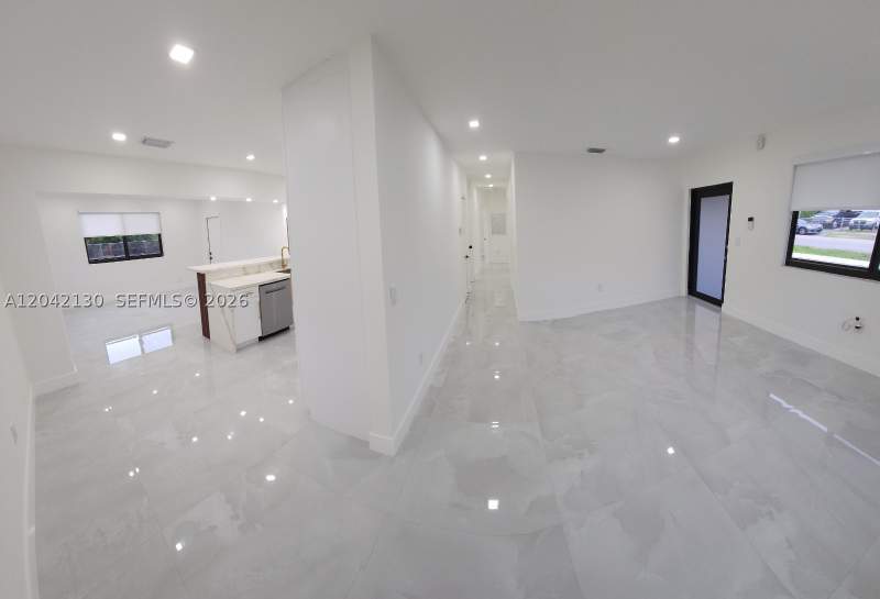 3 bedroom SingleFamilyResidence at 19721 SW 114th Pl, So Miami Heights Addn V, Miami — photo 3
