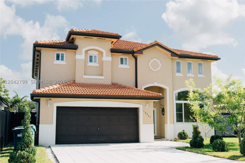 5 bedroom SingleFamilyResidence at 10763 SW 229th St, Silver Palm Lake, Miami — photo 2