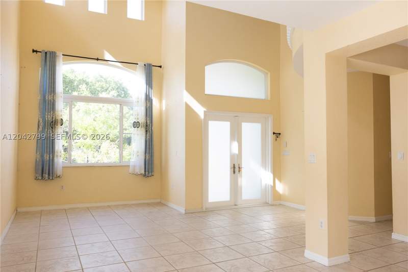 5 bedroom SingleFamilyResidence at 10763 SW 229th St, Silver Palm Lake, Miami — photo 4