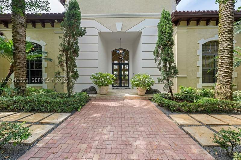 7 bedroom SingleFamilyResidence at 9001 SW 59th Ct, I P T Sub, Pinecrest — photo 3