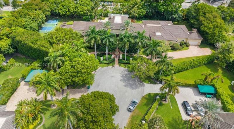 7 bedroom SingleFamilyResidence at 9001 SW 59th Ct, I P T Sub, Pinecrest — photo 5